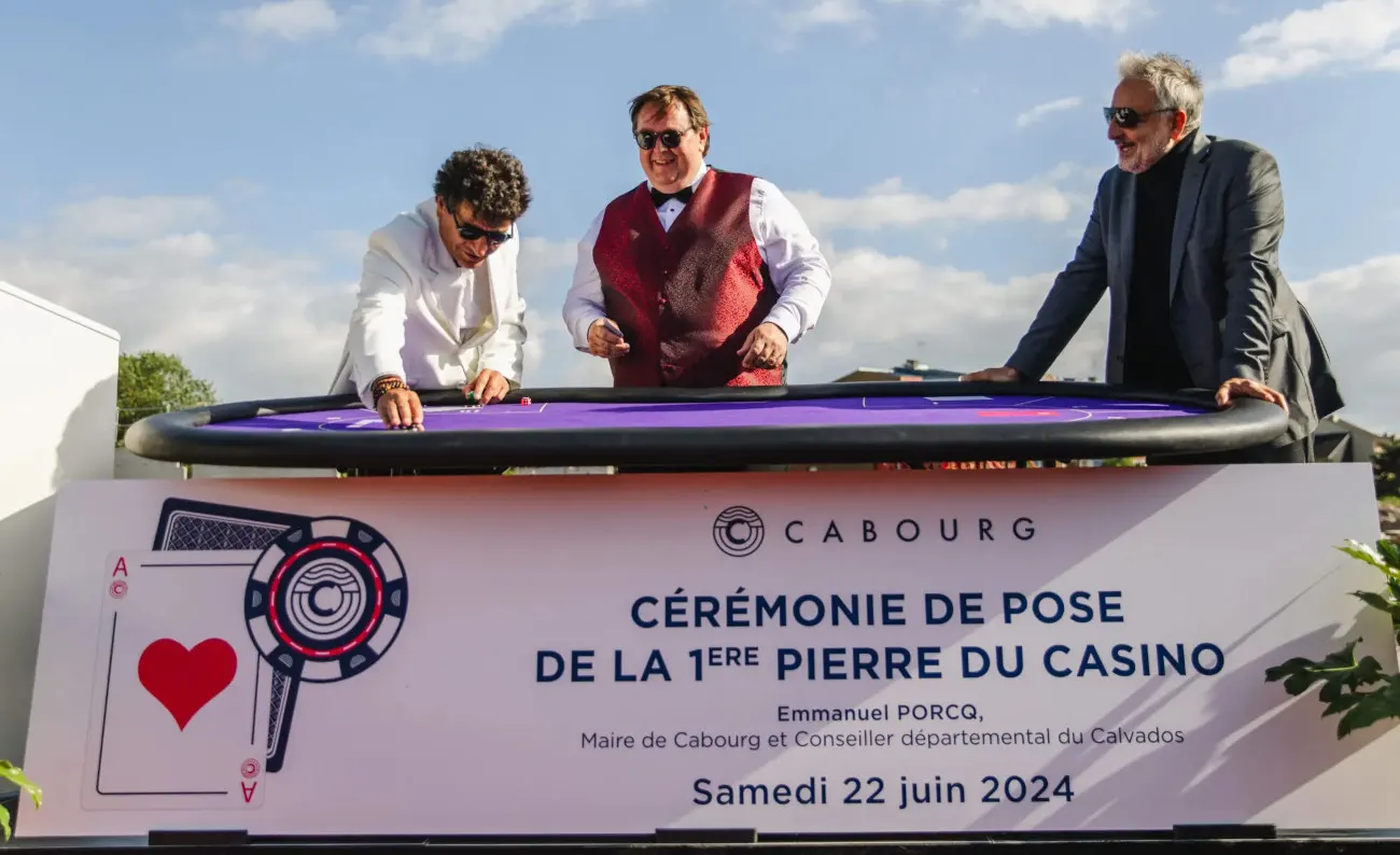 Hyphen sur le terrain : poses de première pierre et inaugurations