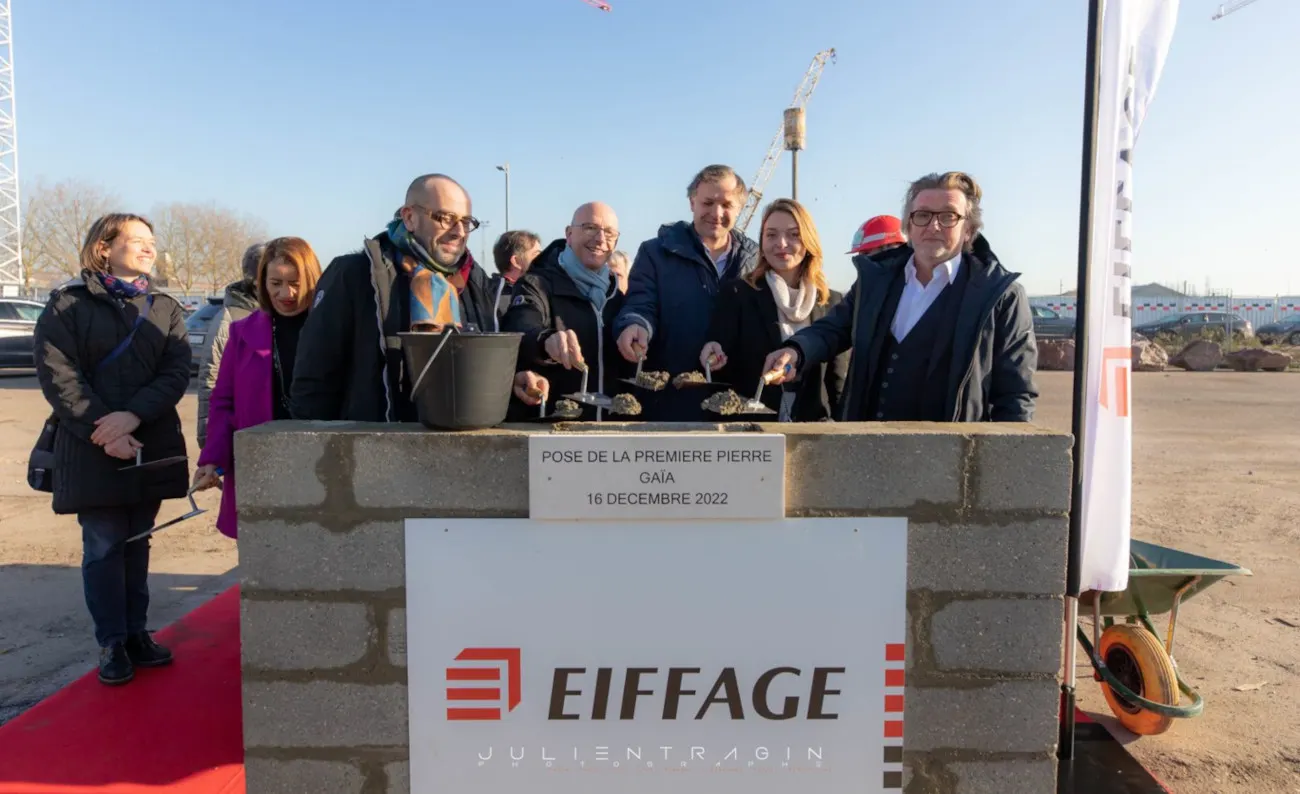 Hyphen sur le terrain : poses de première pierre et inaugurations
