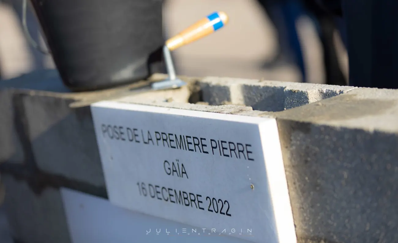 Hyphen sur le terrain : poses de première pierre et inaugurations